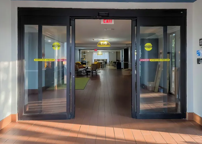 Sleep Inn & Suites East Chase